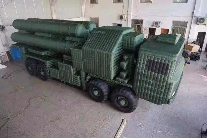 军事充气导弹车