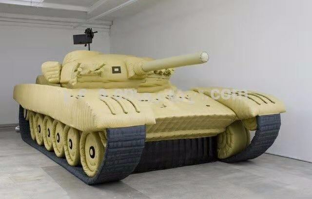大型军用坦克车